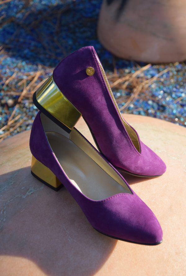 Purple Shoes with asymmetric Form at the Front